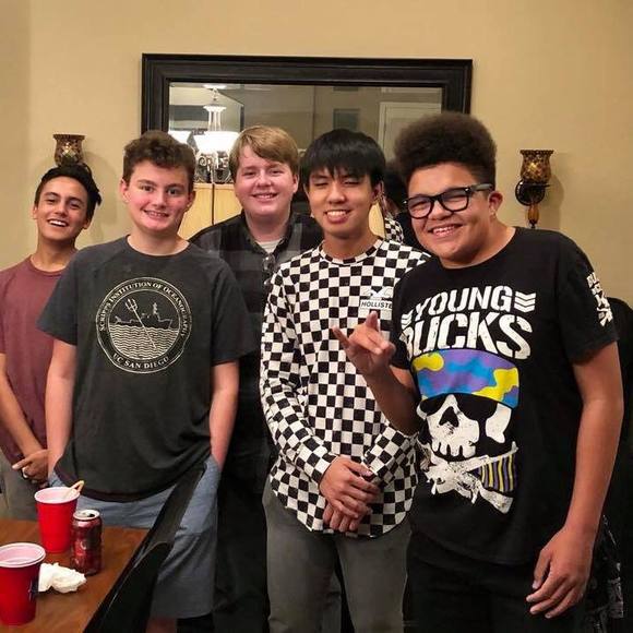 Meet your Posher, Vuong - Picture 1 of 1